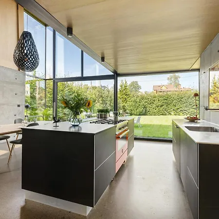 Hébergement de vacances Modern Industrial Dream With Sunny Rooftop