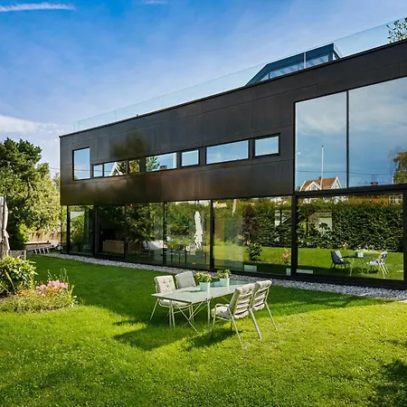 Modern Industrial Dream With Sunny Rooftop * Jar