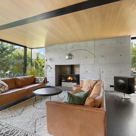 Modern Industrial Dream With Sunny Rooftop Hébergement de vacances