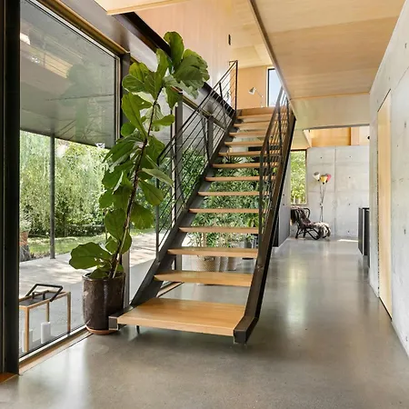 Modern Industrial Dream With Sunny Rooftop Hébergement de vacances